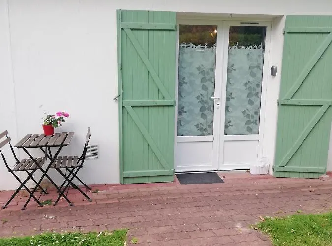 Appartement De Plain Pied Dans La Verdure